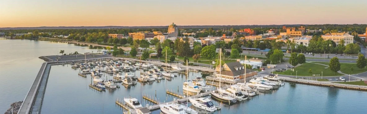 Best Restaurants in Traverse City: A Culinary Guide to Michigan’s Hidden Gem