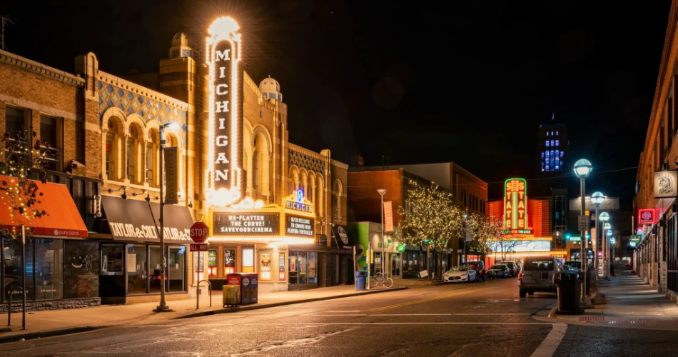 Traverse City Travel Guide: Beaches, Wineries & Adventures in Northern Michigan